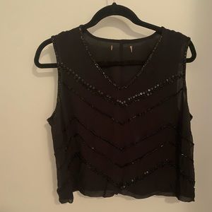 Black flowy tank 🖤